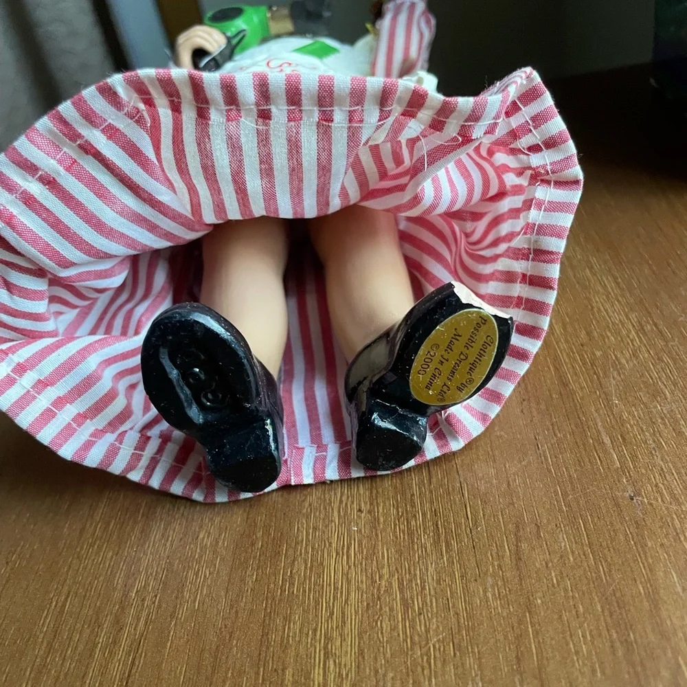 CLOTHTIQUE POSSIBLE DREAMS MRS.CLAUS Candy Cane Cuts Hair Stylist Figure Dept 56